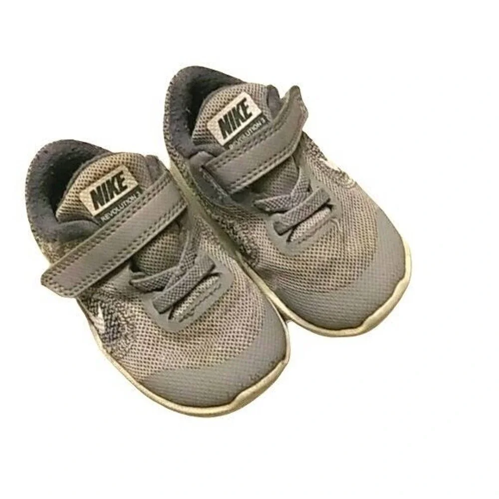 Baby Nike Revolution 3 Gray Size 5 C